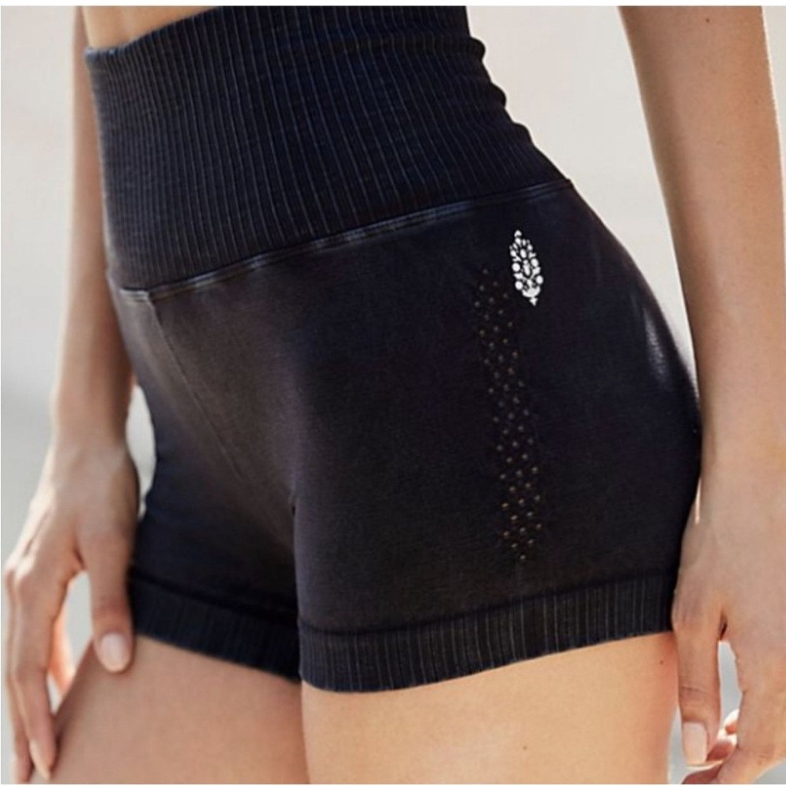 Free People FREE PEOPLE Washed Black Good Karma High Rise $50 Mini Short Size 28" / US 6 / IT 42 - 16 Thumbnail