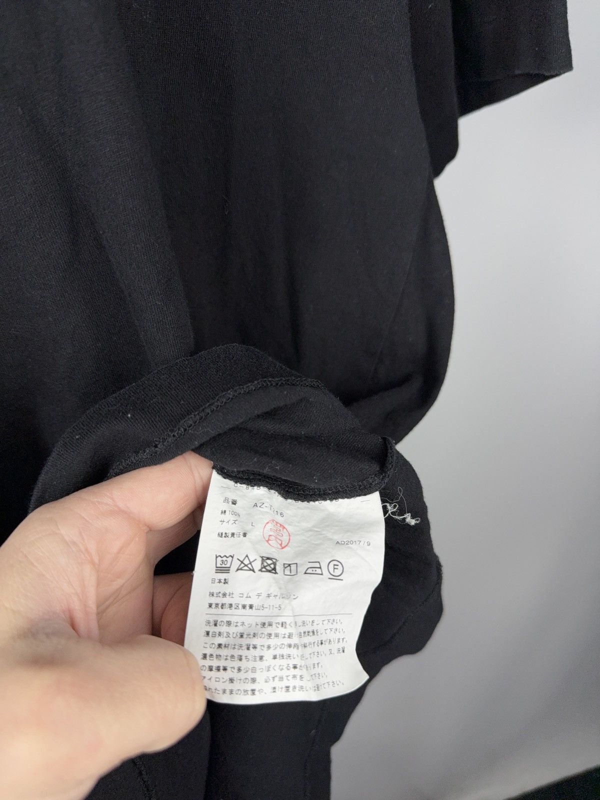 CDG by Comme des Garcons Comme des Garçons PLAY Gold Heart Black Tee Made in Japan Size US L / EU 52-54 / 3 - 8 Thumbnail