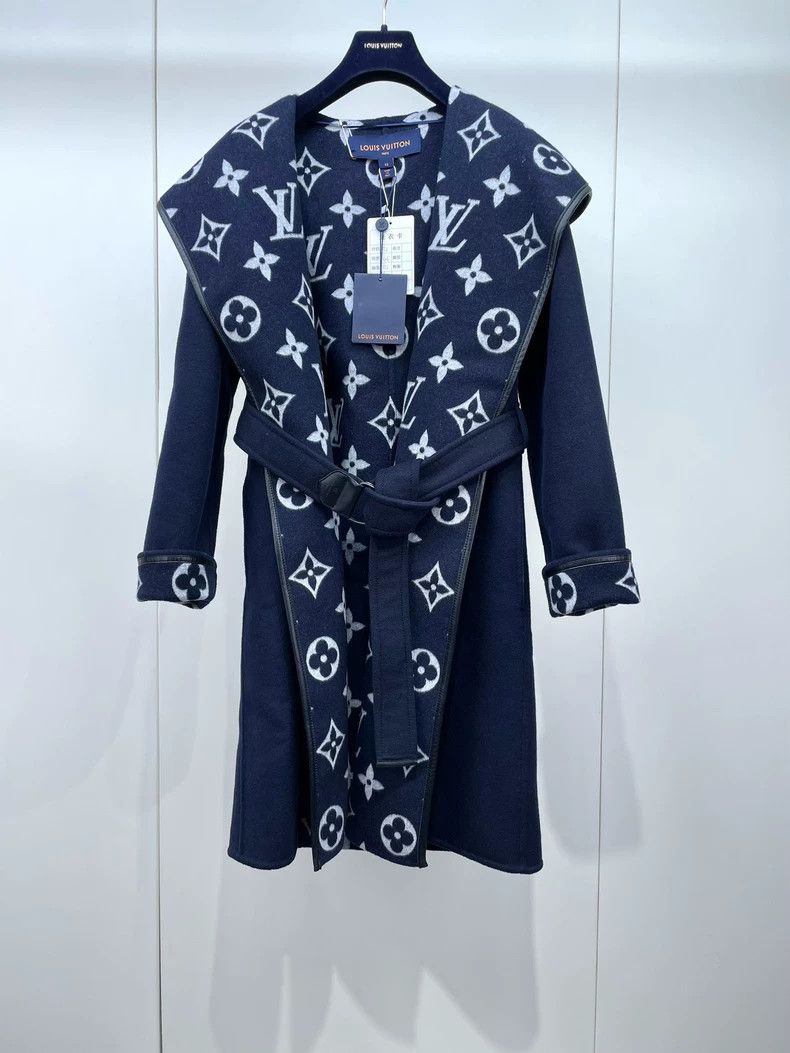 Louis Vuitton Louis Vuitton Bathrobe coat with logo printed on it in dar Size 4XL / US 24-26 - 1 Thumbnail