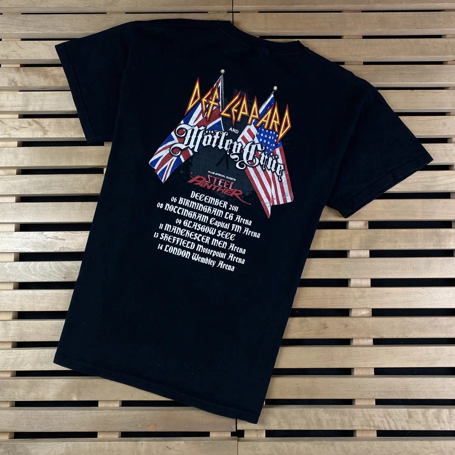 Band Tees Mens Rock T-Shirt Def Leppard Vintage 2011 Big Print Size XL Size US XL / EU 56 / 4 - 4 Thumbnail