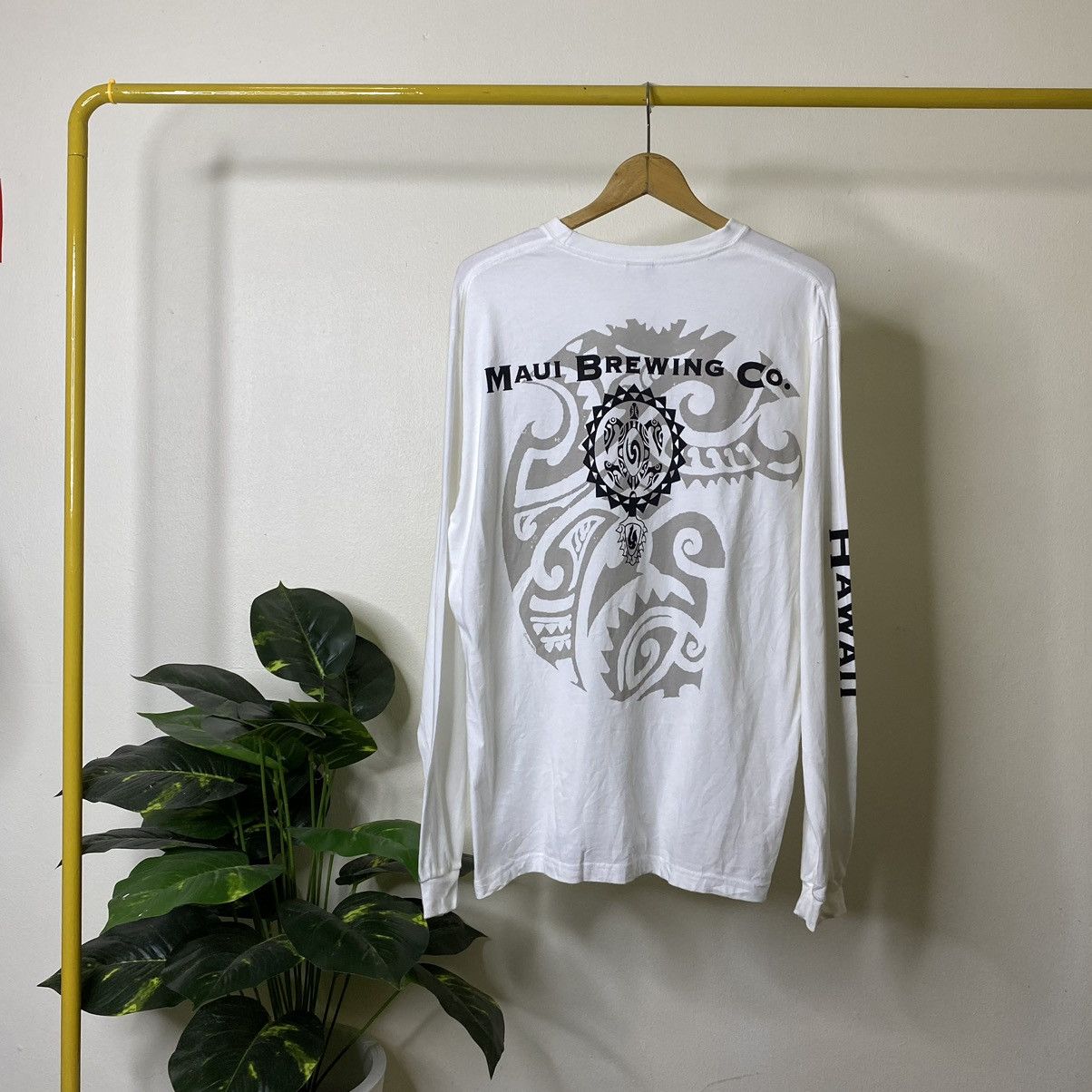 Vintage Maui Brewing Co Hawaiian Native Affliction Style LS Tee Size US L / EU 52-54 / 3 - 1 Thumbnail