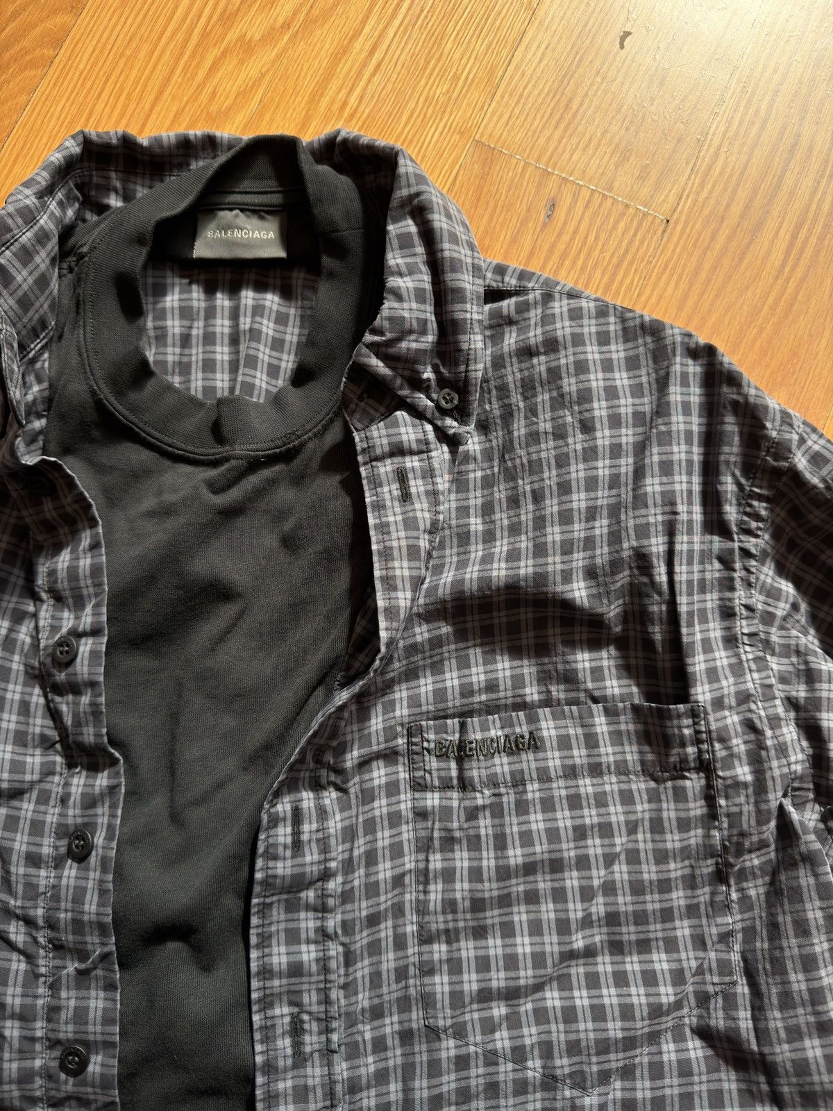 Balenciaga Balenciaga Trompe Loiel DENMA Button Up Size US XXS / EU 40 - 2 Thumbnail