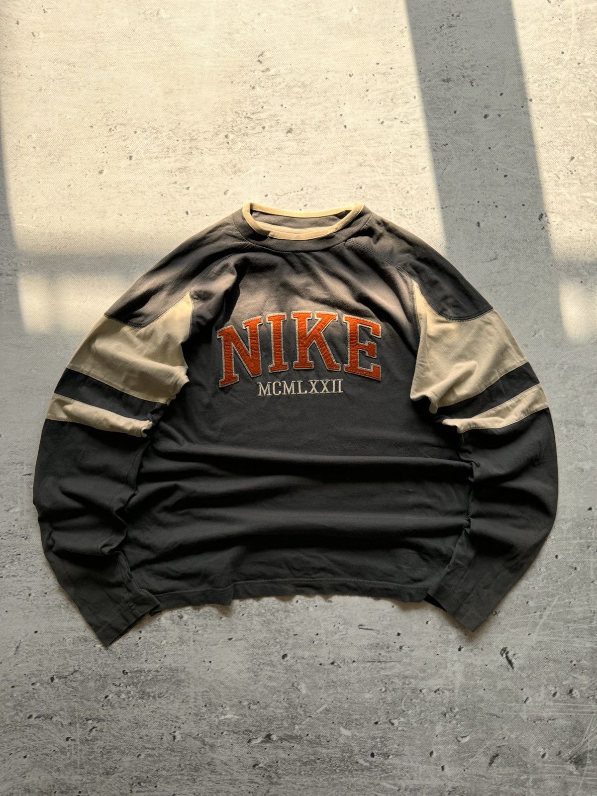 Nike × Vintage NIKE VINTAGE CENTER LOGO OVERSIZE BOXY SWEATSHIRT Size US XL / EU 56 / 4 - 1 Thumbnail