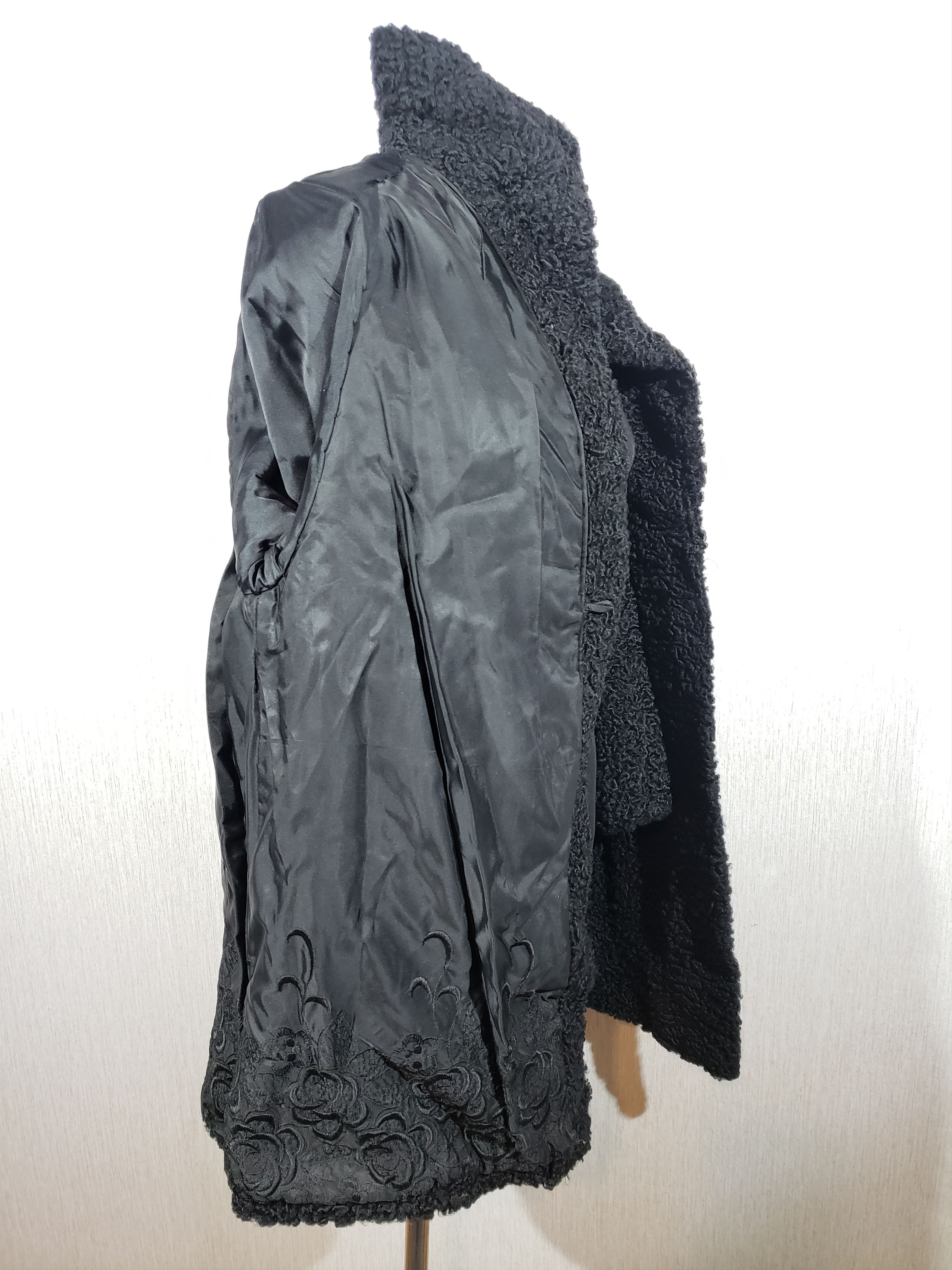 Other Luxurious women's fur coat made of genuine black sheep fur. Size XL / US 12-14 / IT 48-50 - 8 Thumbnail