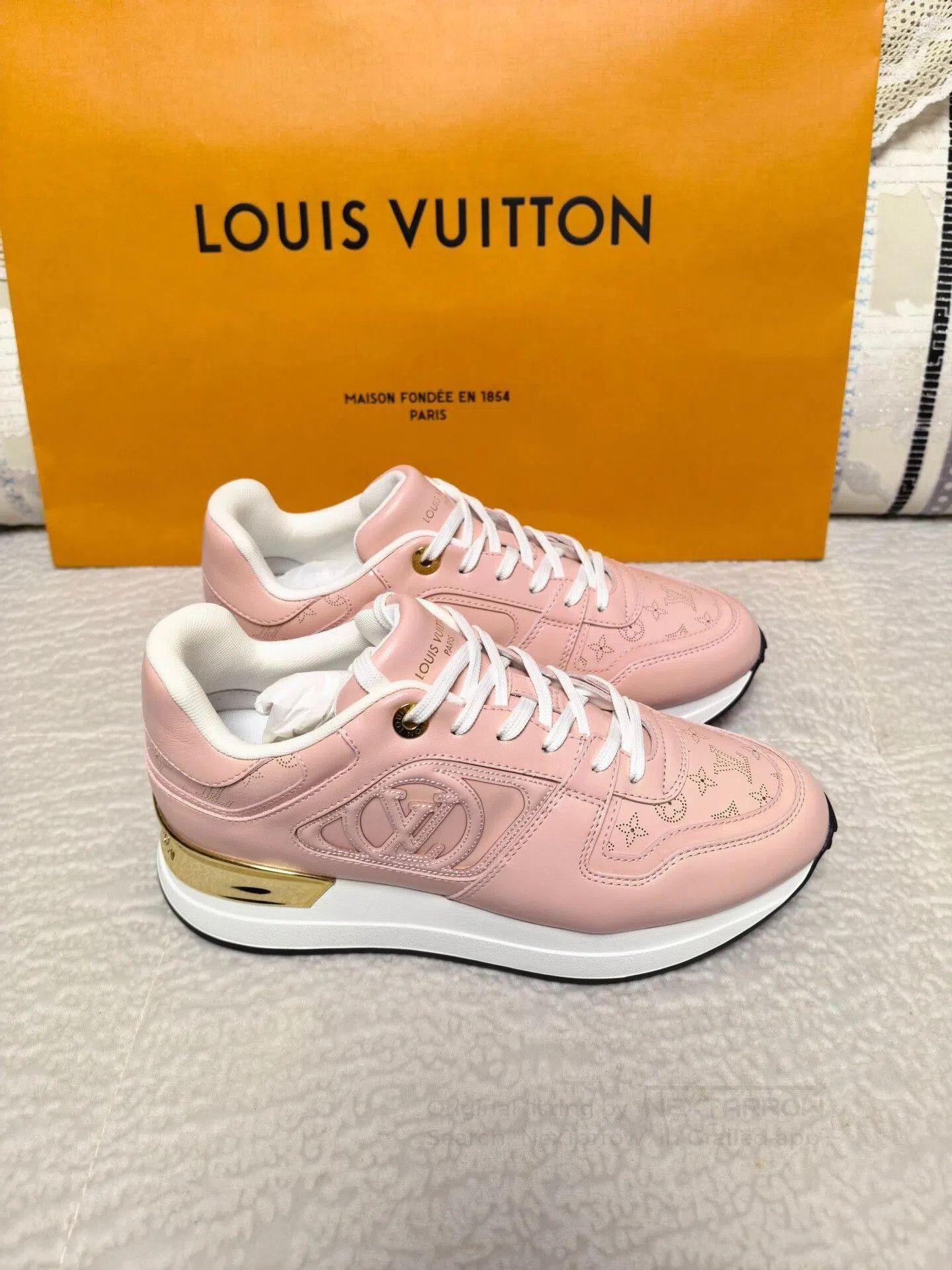 Louis Vuitton LV New Women's Casual Shoes. Size US 7.5 / IT 37.5 - 7 Thumbnail