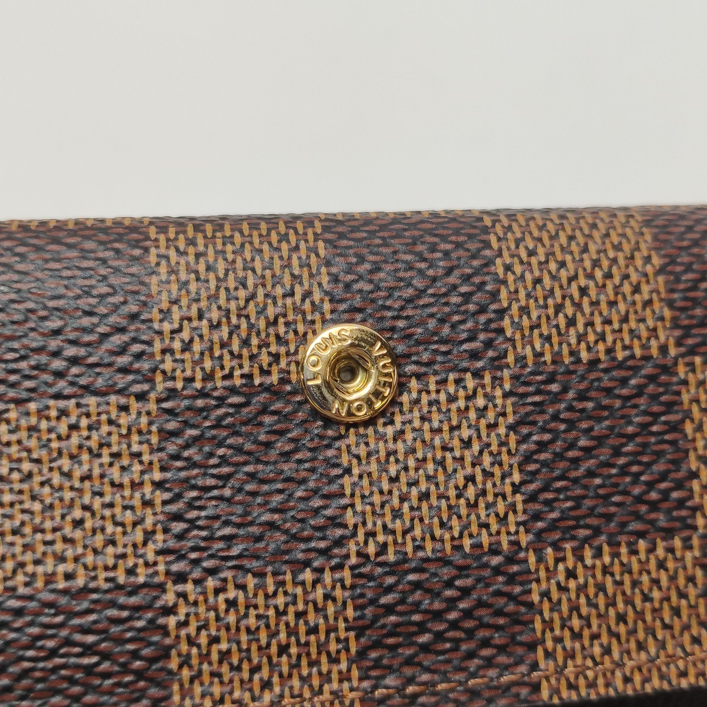 Louis Vuitton Louis Vuitton (LV) checkerboard logo snap button key bag -y Size ONE SIZE - 8 Thumbnail