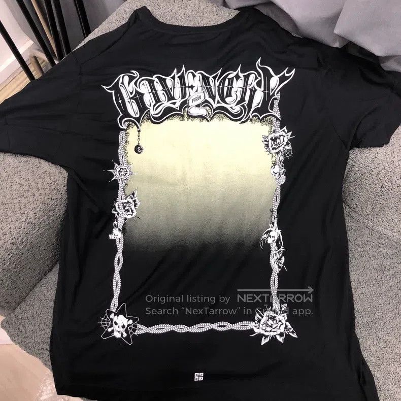 Givenchy Givenchy Short-Sleeve L Size US L / EU 52-54 / 3 - 1 Thumbnail