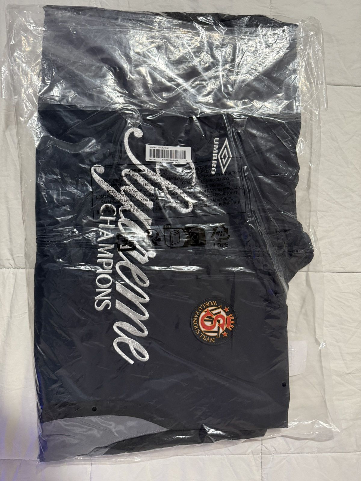 Supreme × Umbro Supreme x Umbro Gradient Track Jacket – Black (Size Small) Size US S / EU 44-46 / 1 - 10 Thumbnail