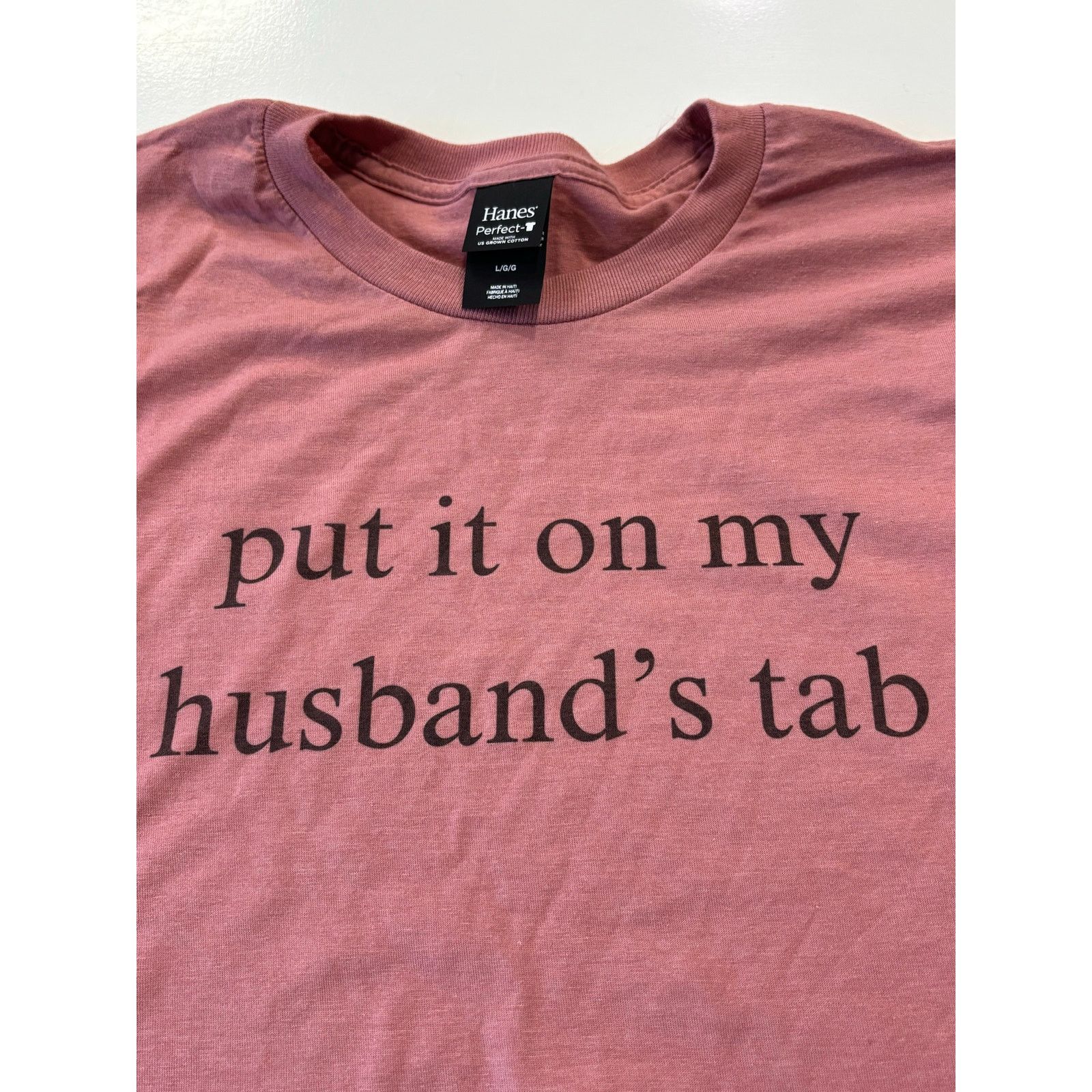 Hanes Put it On my Husbands Tab T-shirt Funny Relatable Tee Size L / US 10 / IT 46 - 1 Thumbnail