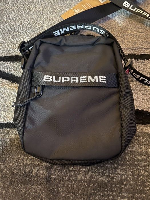 Supreme Shoulder bag (fw22) black Supreme | Grailed