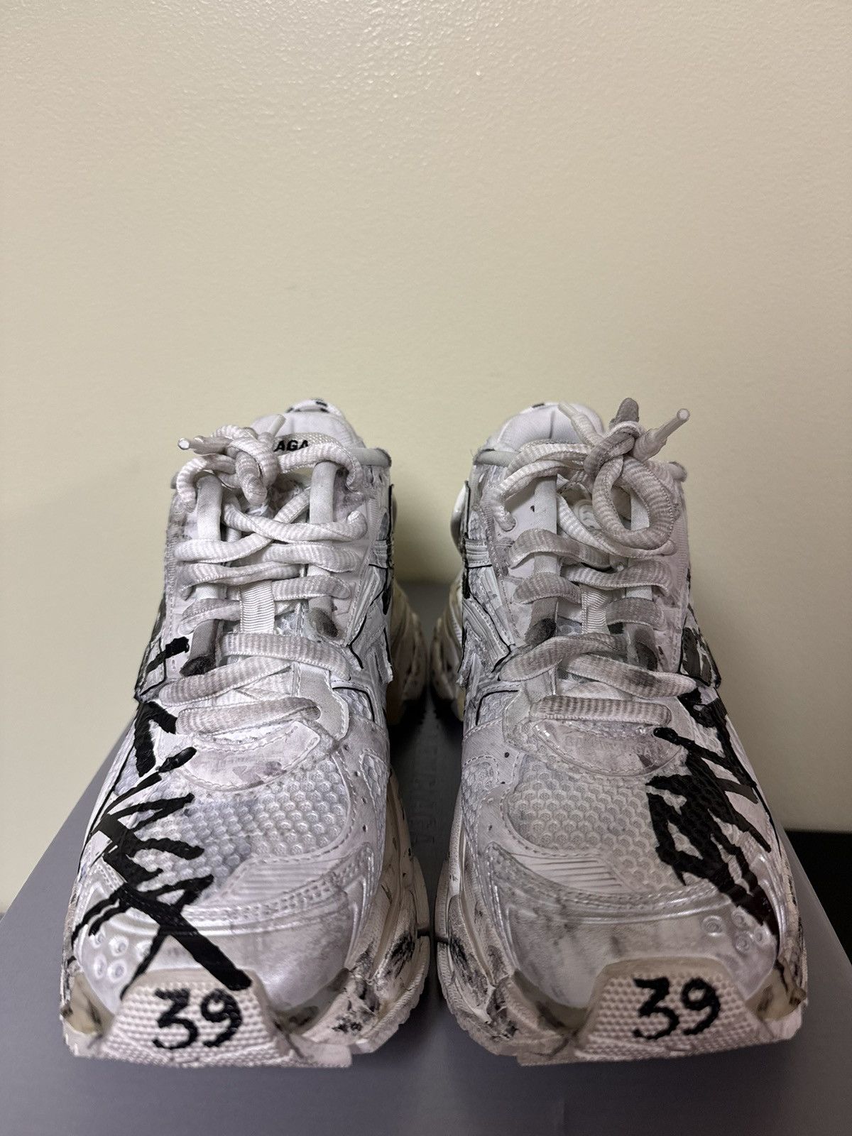 Balenciaga Balenciaga White Graffiti Runner 39 Size US 6 / EU 39 - 3 Thumbnail