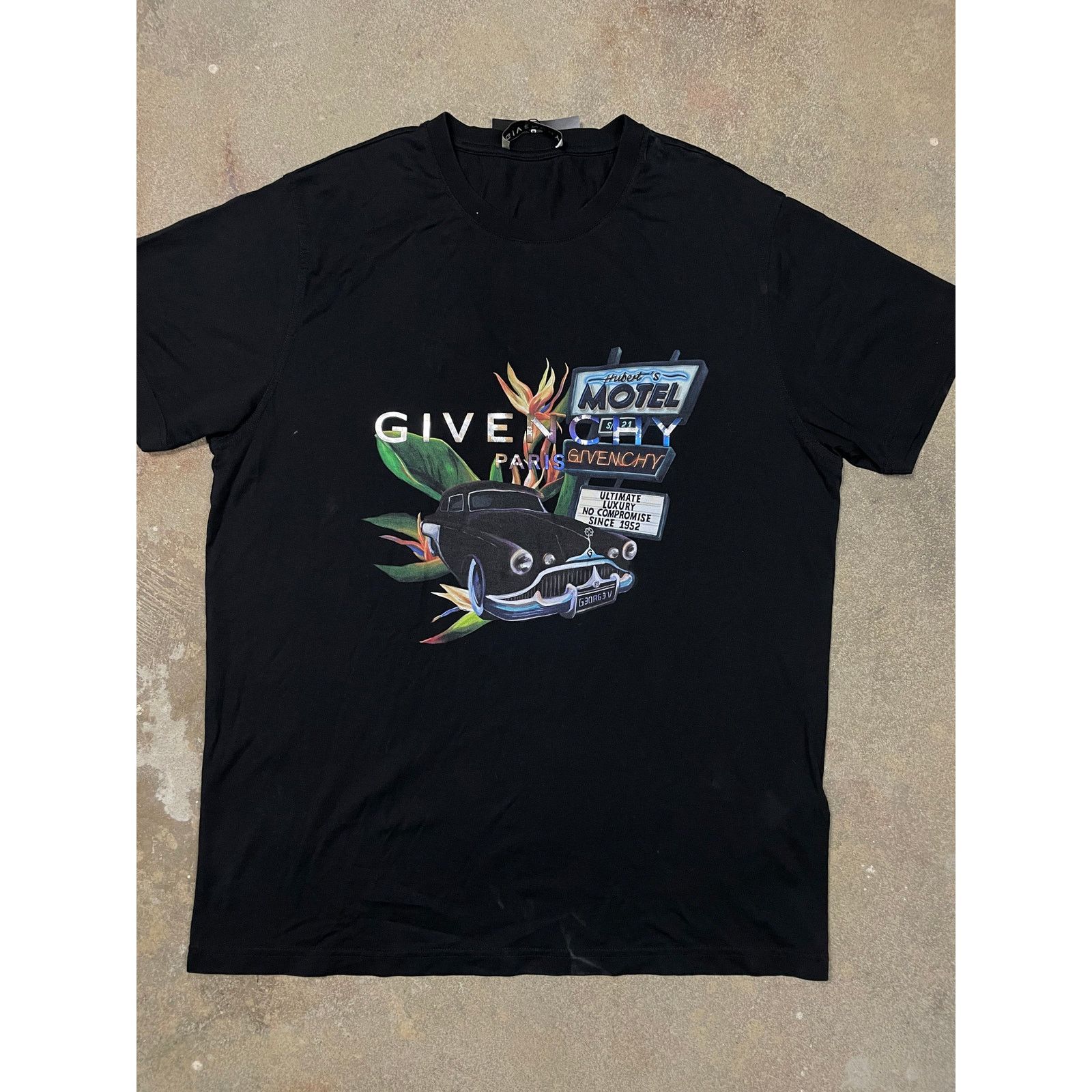 Givenchy Givenchy Car Tee XS Used Size US XS / EU 42 / 0 - 1 Thumbnail