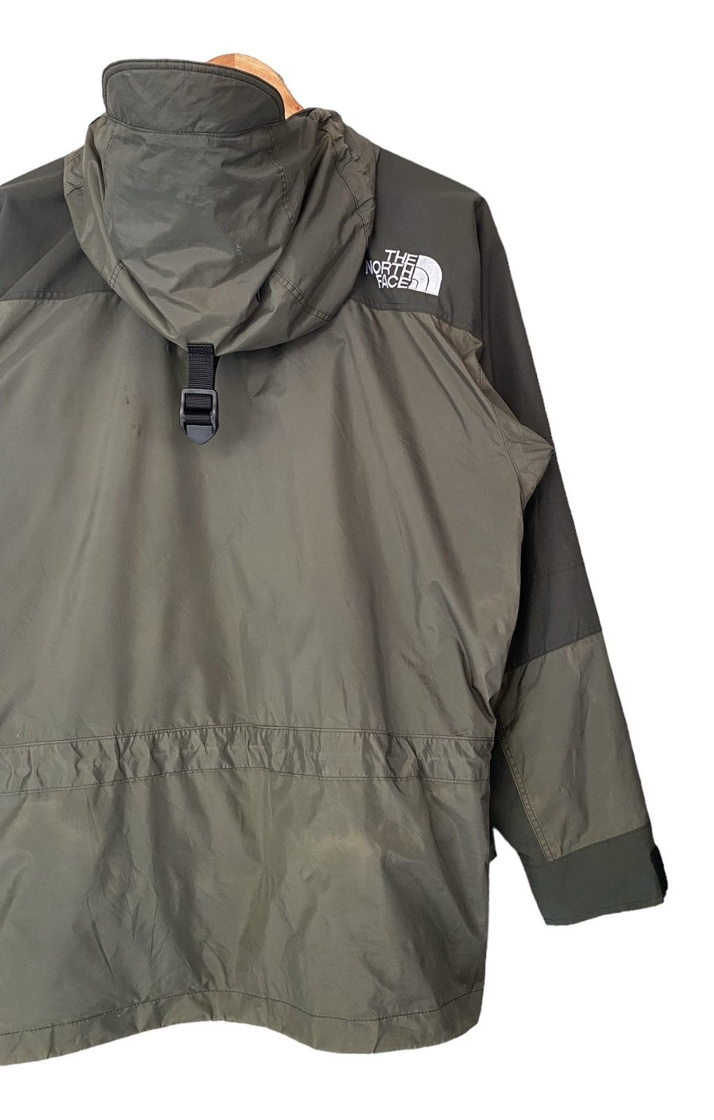 The North Face THE NORTH FACE Gore-Tex Hoodie Jacket (M) Size US M / EU 48-50 / 2 - 6 Thumbnail