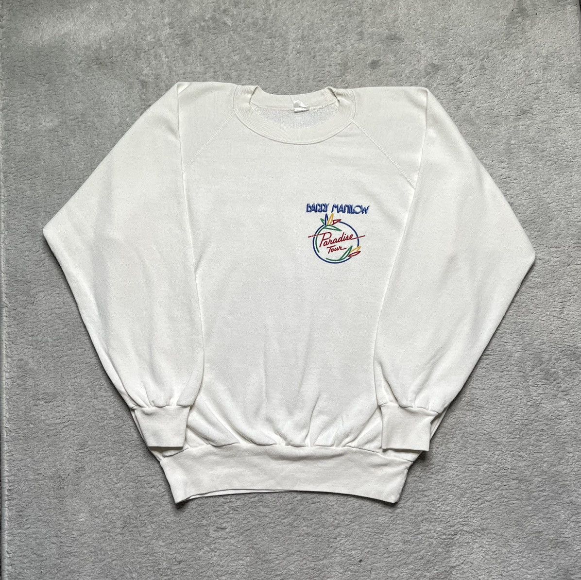 Band Tees Vintage White Crewneck Sweatshirt Barry Manilow Paradise Size US L / EU 52-54 / 3 - 1 Thumbnail