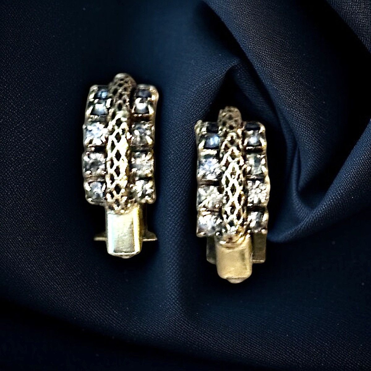 Vintage Vintage gold Austria crystal curved hoop clip on earrings Size ONE SIZE - 3 Thumbnail