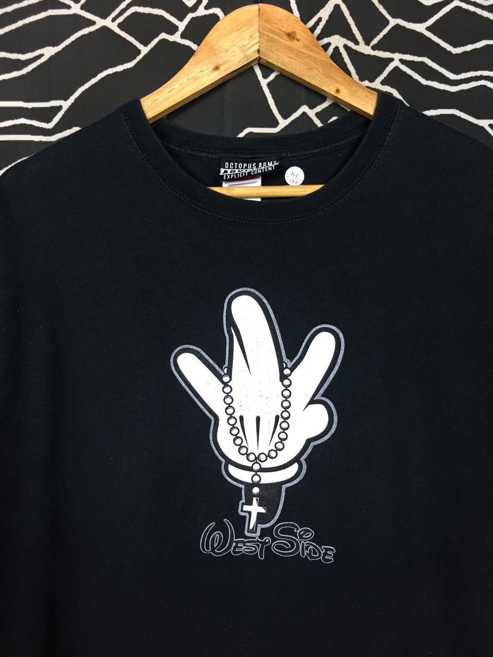 Japanese Brand Vtg Octopus Army West Side Mickey Mouse Parody Hip Hop Tee Size US L / EU 52-54 / 3 - 3 Thumbnail