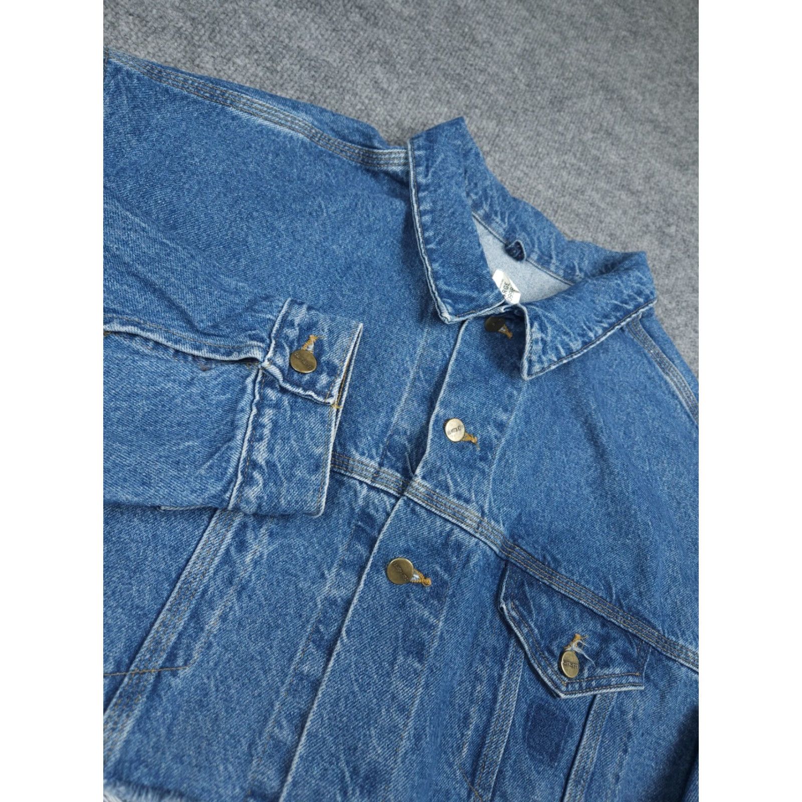 Carhartt **VINTAGE CARHARTT MEN'S 2XL BLUE CUTOFF WORKJACKET** User: Vintage Carhartt Men's 2XL Blue Cutoff Workjacket Made USA JU0998 Button Size US XXL / EU 58 / 5 - 4 Thumbnail