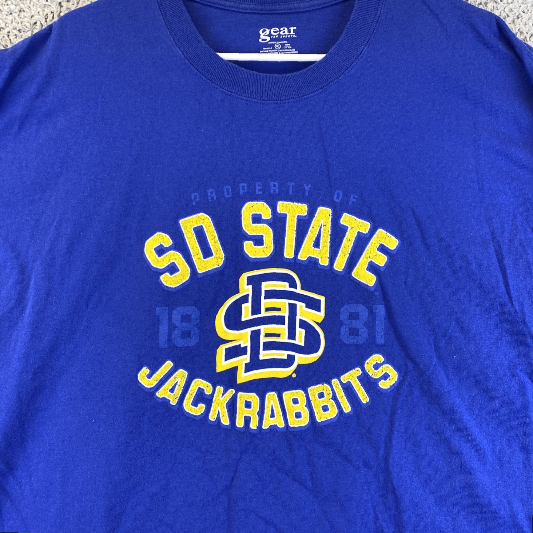 Vintage GEAR FOR SPORTS South Dakota Mens Graphic Long Sleeve T-Shirt XXL Blue 54-12 Quotes Cotton Logo Regular Shirt Men Size US XXL / EU 58 / 5 - 2 Thumbnail