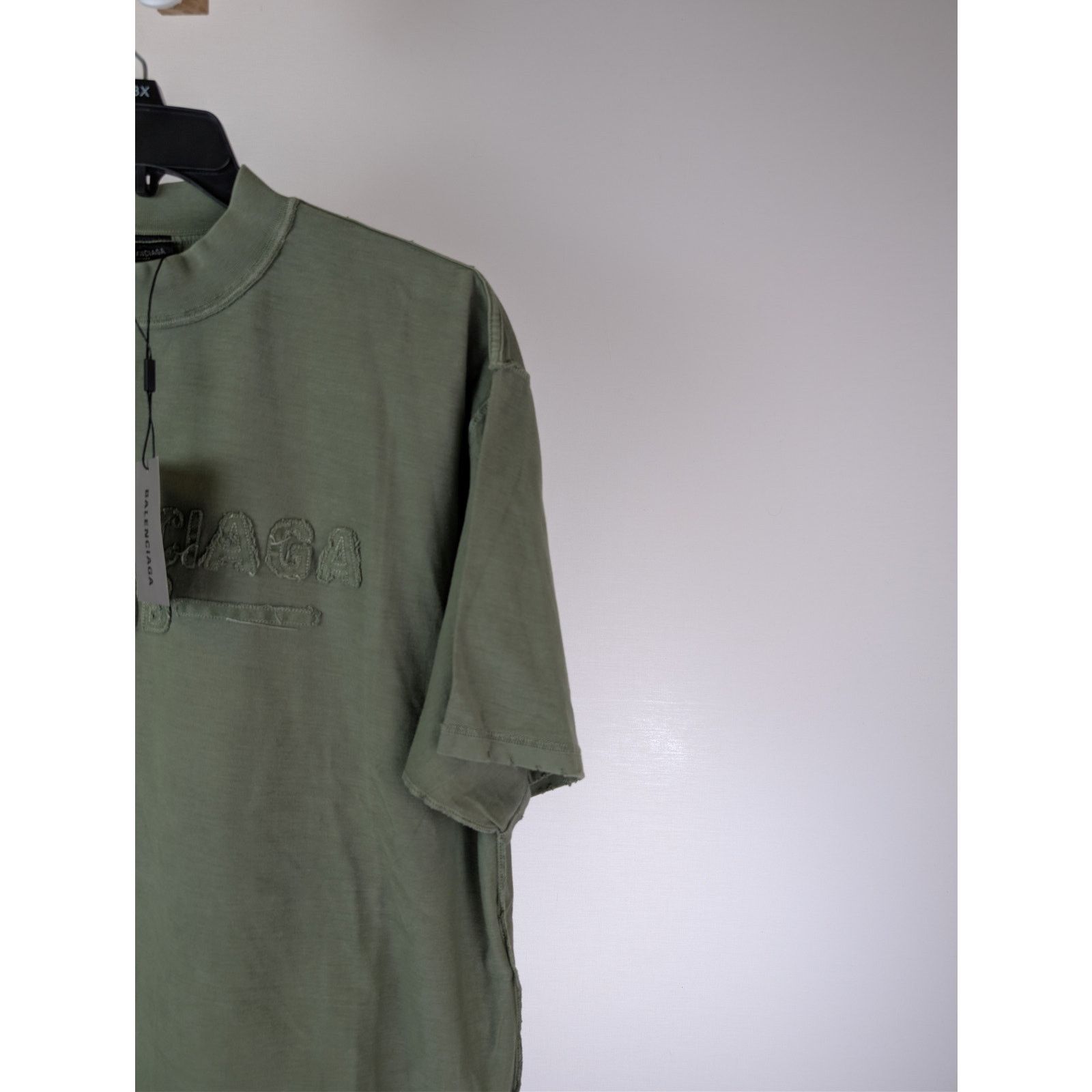 Balenciaga o1rshd1 Contrast Logo Embroidery T-Shirt in Green Size US L / EU 52-54 / 3 - 5 Thumbnail