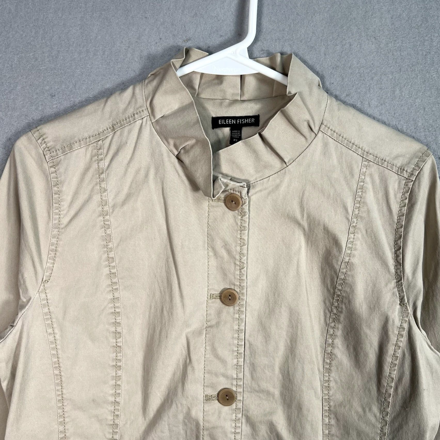 Eileen Fisher Eileen Fisher XS Khaki Ruffle Collar Utility Jacket Lightweight Button Front Womens Jacket XS Beige/Beige Khaki Classic City 90s? Size XS / US 0-2 / IT 36-38 - 4 Thumbnail