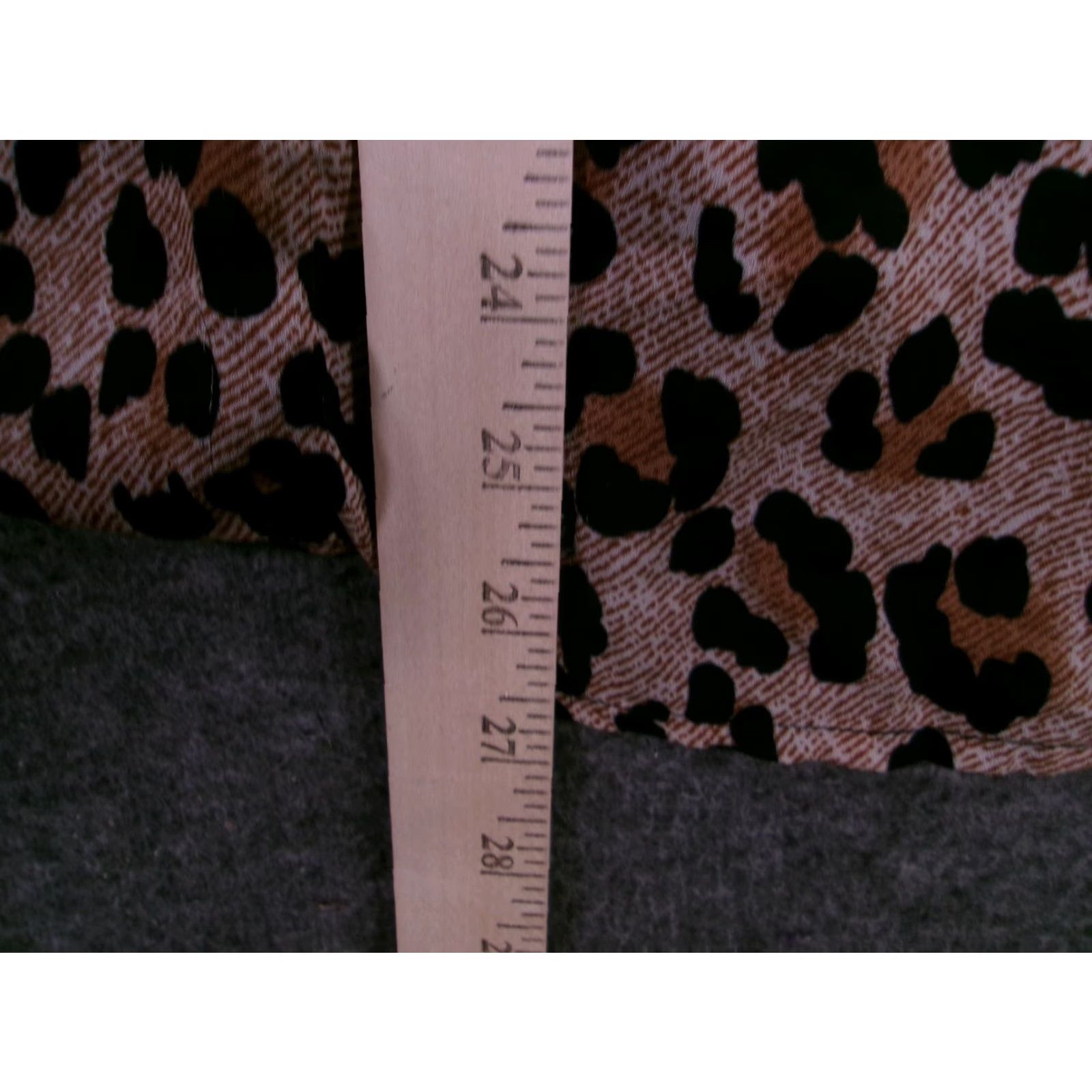 Vintage NY Collection Blouse Womens M Leopard Print Long Sleeve Button Front Tan Beige Black Puff Sleeve Pleated Shoulders V-Neck Size M / US 6-8 / IT 42-44 - 5 Thumbnail