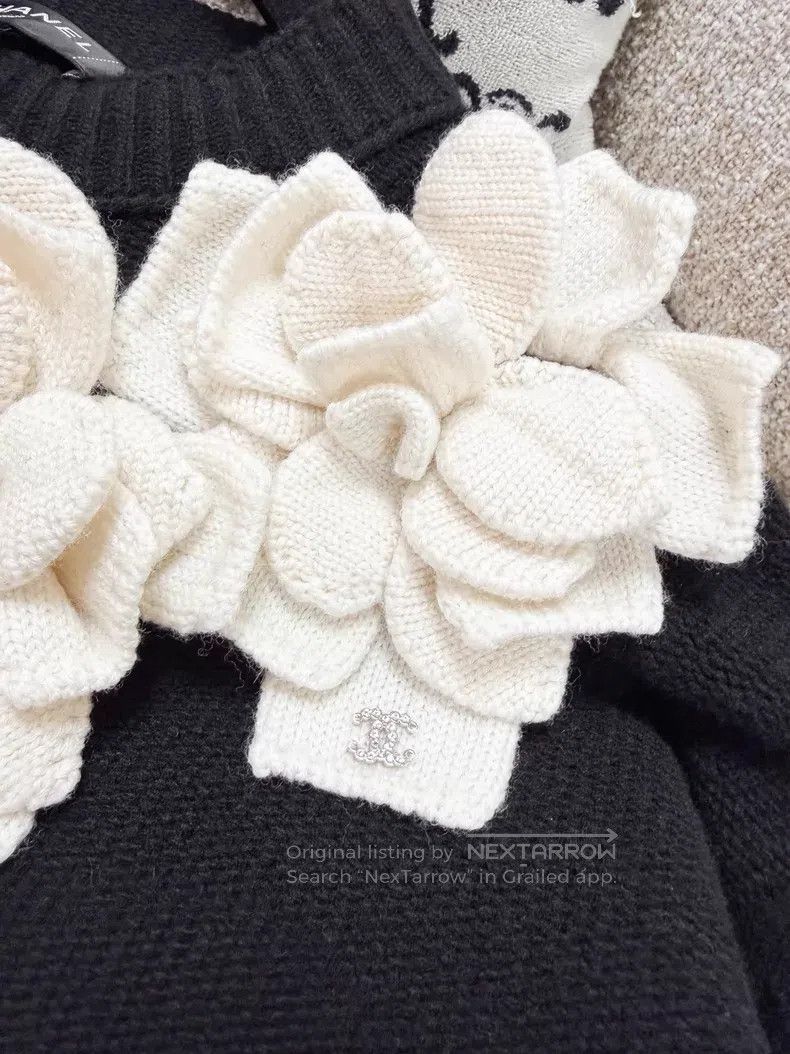 Chanel Chanel White three-dimensional camellia knitted dress Size XS / US 0-2 / IT 36-38 - 5 Thumbnail