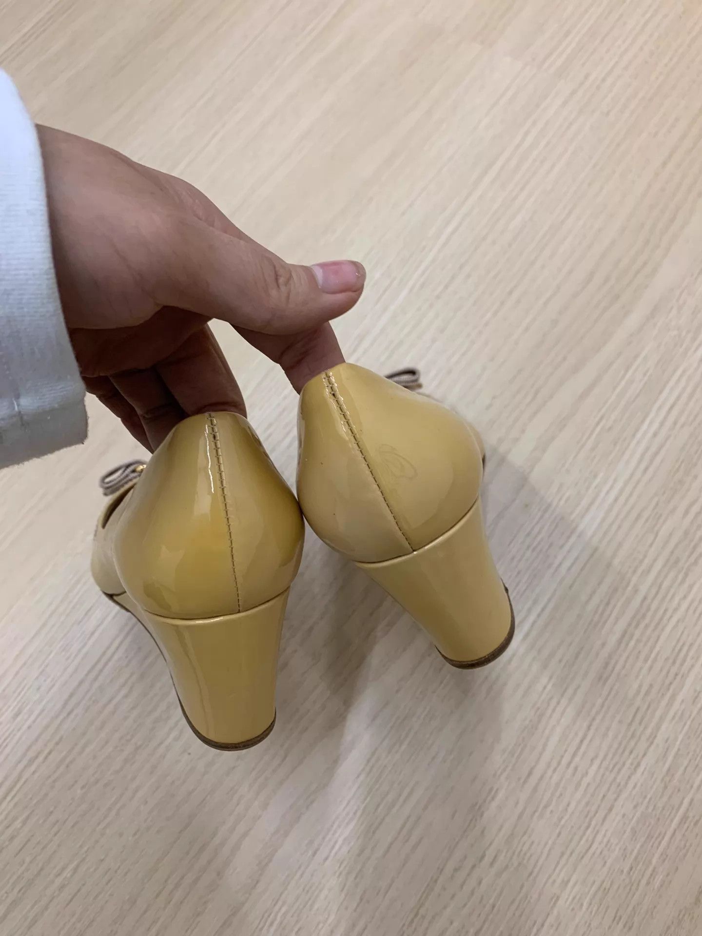 Salvatore Ferragamo FERRAGAMO Yellow Open Toe Bow Heels US 5 Size US 5 / IT 35 - 3 Thumbnail