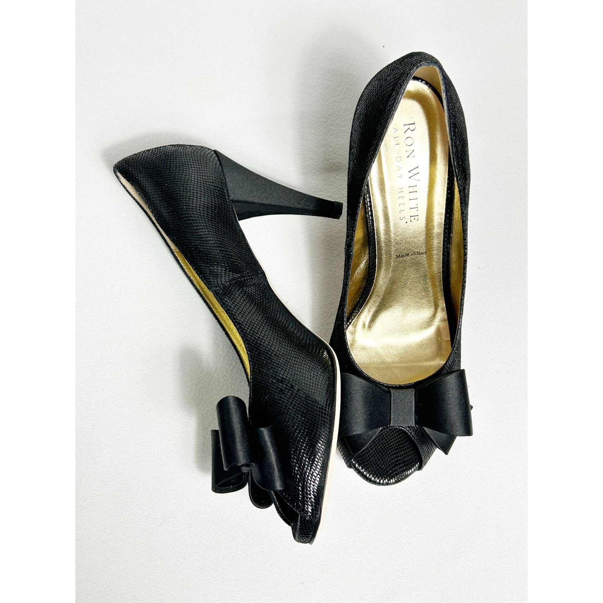 Ron White Ron White Fiona Onyx Embossed Suede Bow Peep Toe Pump in Bla Size US 9 / IT 39 - 2 Thumbnail