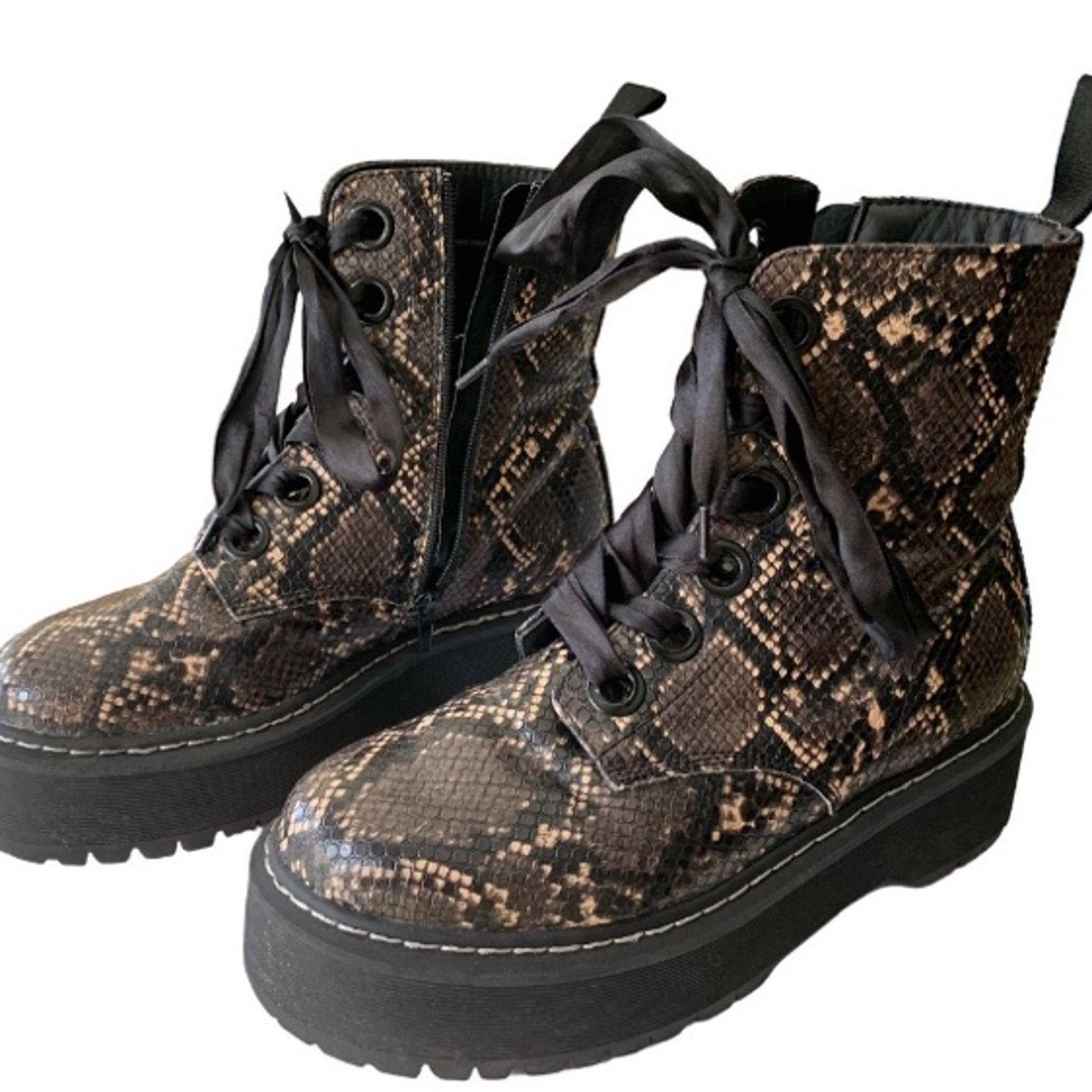 Forever 21 Forever 21 faux snakeskin chunky platform BOOTS women 8 Size US 8 / IT 38 - 12 Thumbnail