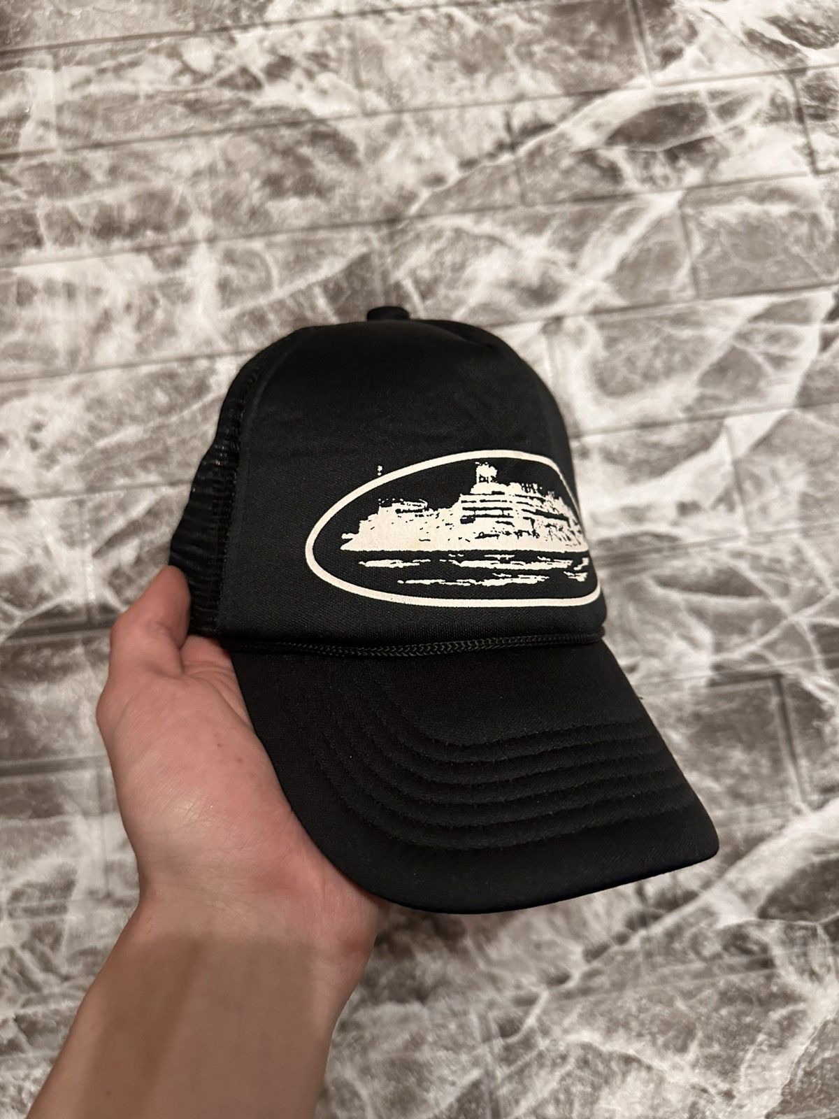 Corteiz Corteiz RTW Alcatraz Mesh Trucker Hat Black Size ONE SIZE - 2 Thumbnail