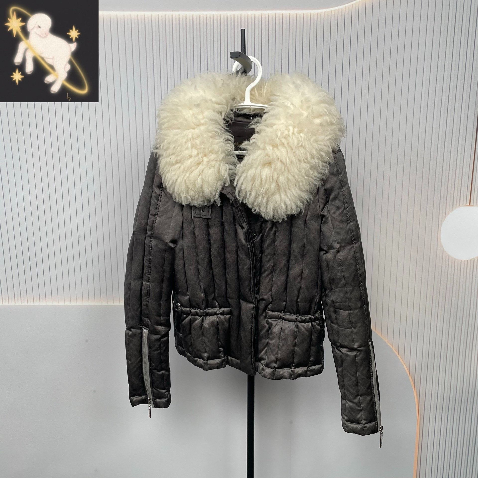 Louis Vuitton Louis Vuitton Gray Jacket 36 Women Size S / US 4 / IT 40 - 1 Thumbnail