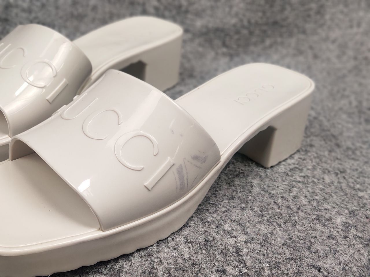 Gucci Gucci Rubber Logo Platform Slide Sandal Mystic White Mules Size US 11 / IT 41 - 12 Thumbnail
