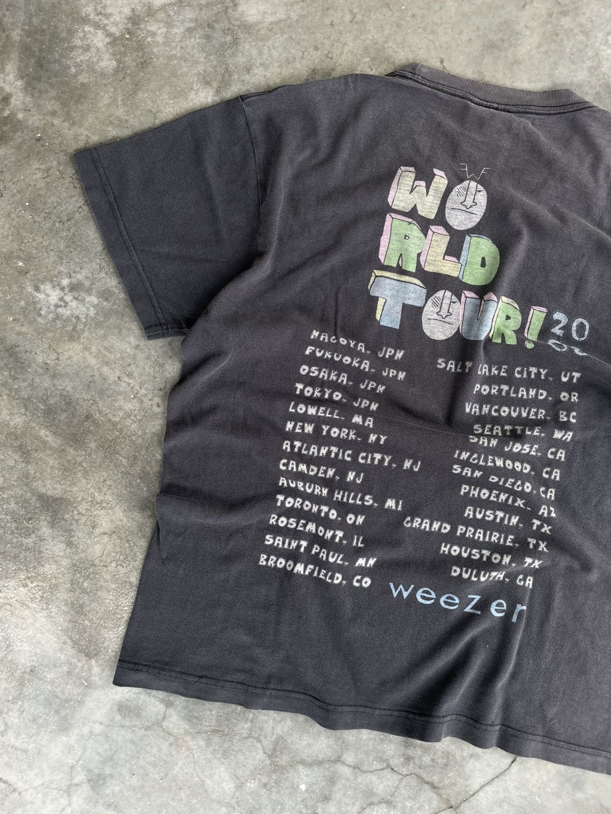 Band Tees Weezer Troublemaker Tour 2008 Naturally Faded Size US M / EU 48-50 / 2 - 11 Thumbnail
