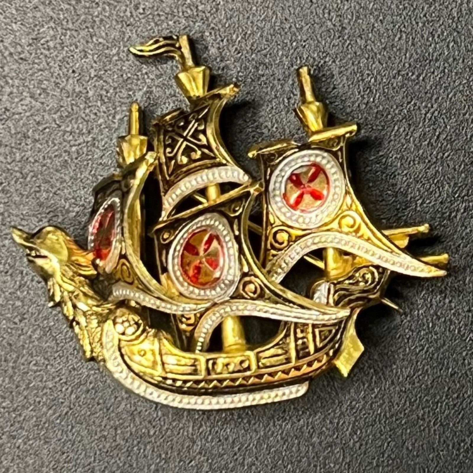 & Other Stories Signed Spain – Spanish Galleons Goldtone, Silvertone Brooch Size ONE SIZE - 1 Preview