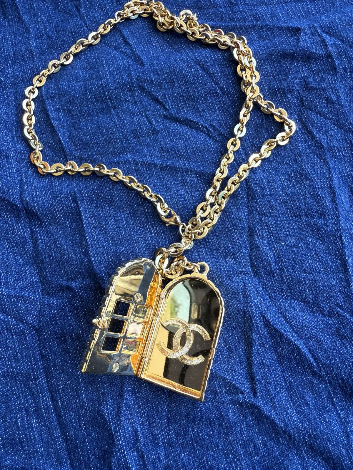 Chanel CHANEL Runway 31 Rue Cambon Door Long Necklace Gold Size ONE SIZE - 5 Thumbnail