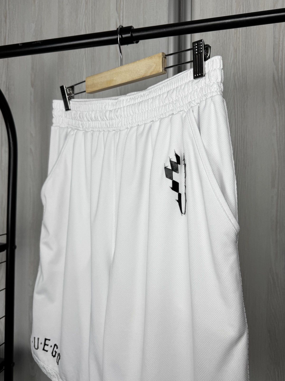 Marcelo Burlon Marcelo Burlon Fuego White Activewear Shorts size L Size US 34 / EU 50 - 4 Thumbnail
