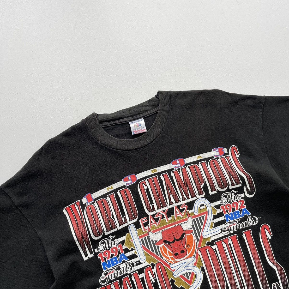 Fruit Of The Loom × NBA Fruit Of The Loom Chicago Bulls NBA Official Vintage T-Shirt Size US XL / EU 56 / 4 - 2 Thumbnail