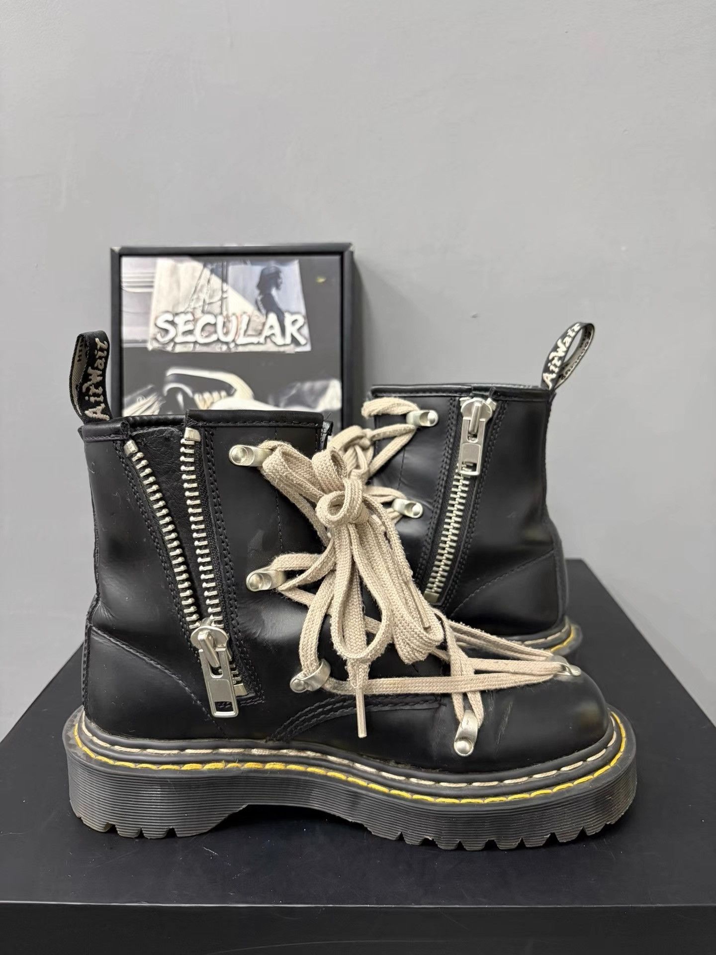Rick Owens Rick Owens × Dr. Martens Collab Pentagram Leather Boots K34 Size US 7 / IT 37 - 6 Thumbnail