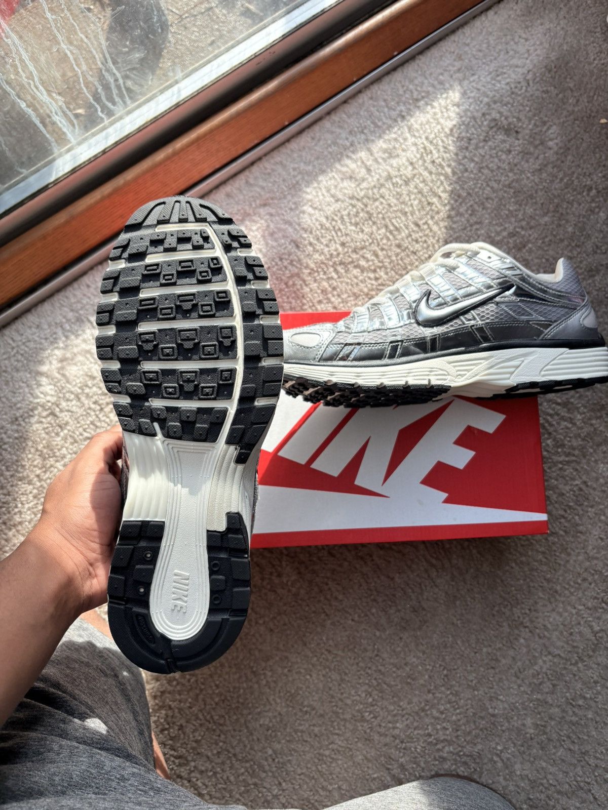 Nike P-600 metallic silver Size US 8 / EU 41 - 3 Thumbnail