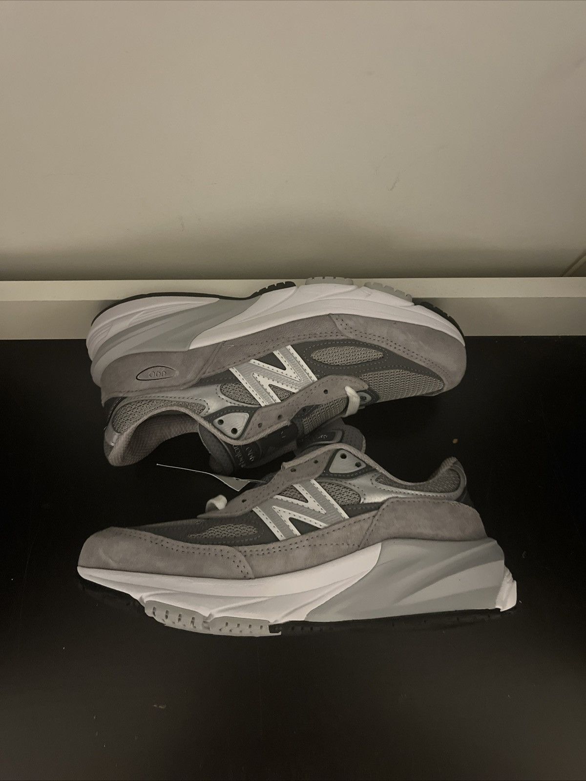 New Balance New Balance 990 V6 MiUSA Grey Women’s 6 W990GL6 Size US 6 / IT 36 - 4 Thumbnail