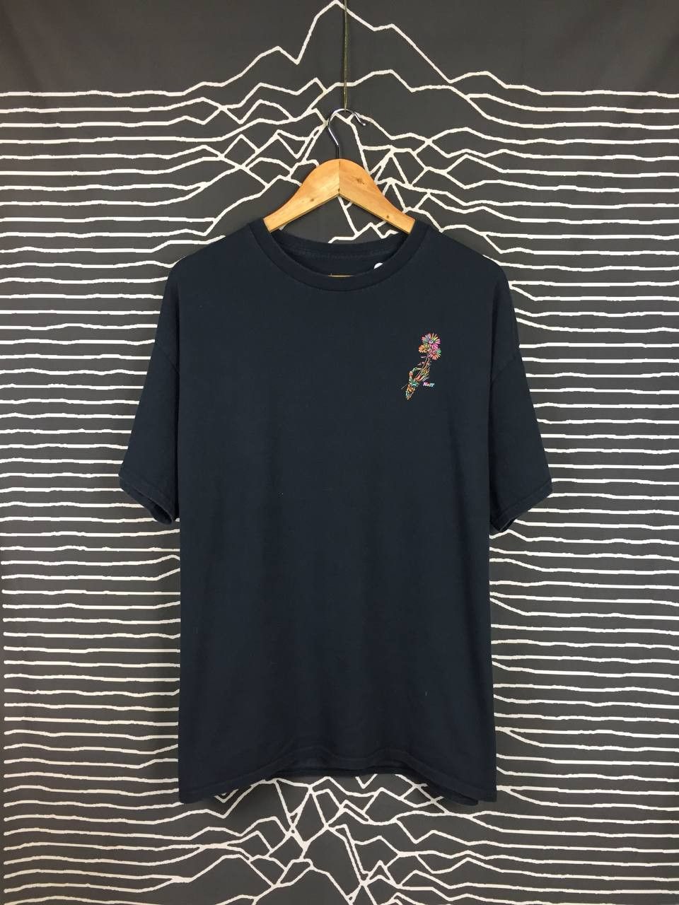 NEFF × Vintage NEFF Skeleton Hand Flower Graphic Tee Size XL Size US XL / EU 56 / 4 - 4 Thumbnail