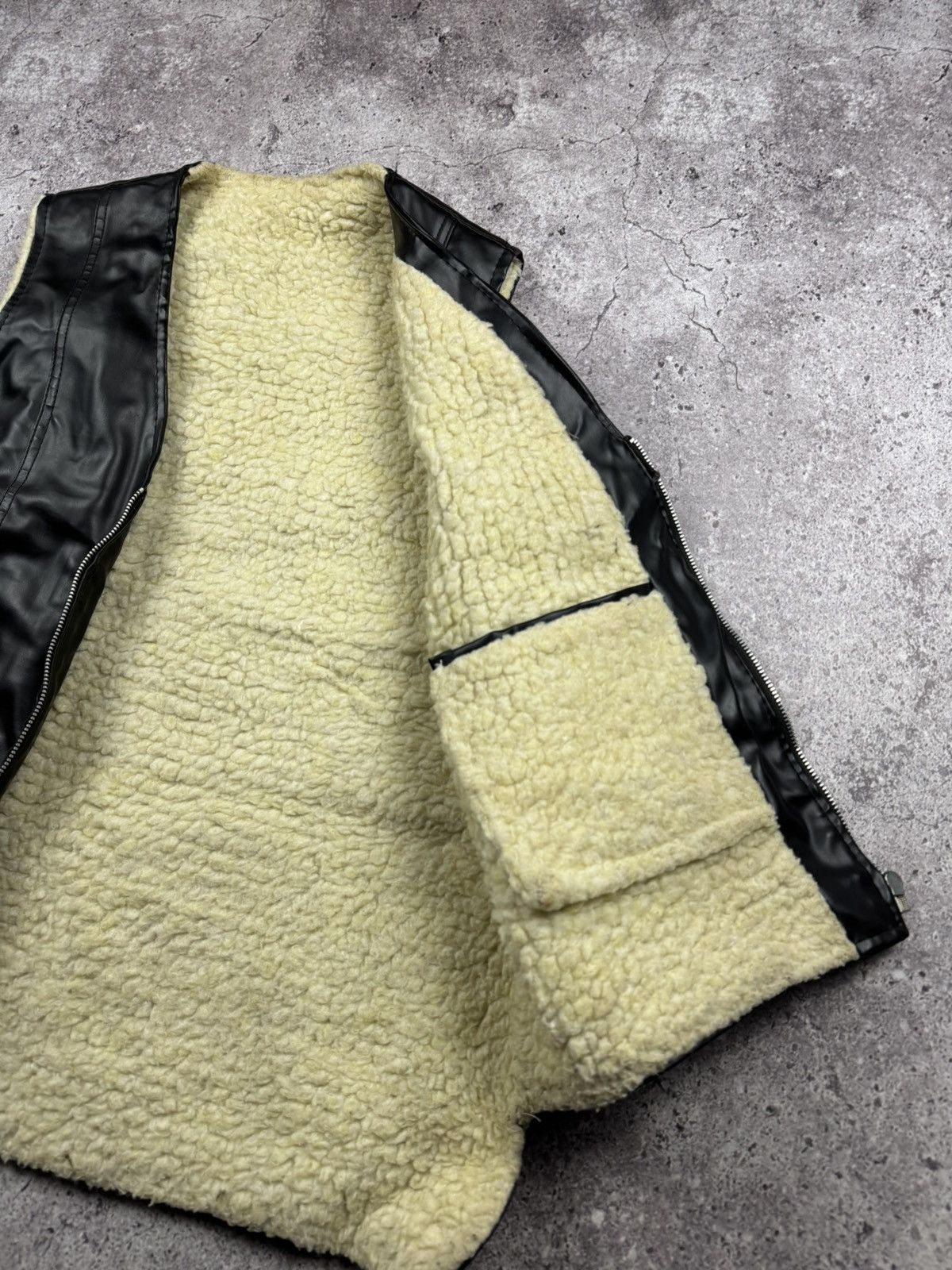 Vintage Leather Vest with shearling interior Size US M / EU 48-50 / 2 - 4 Thumbnail