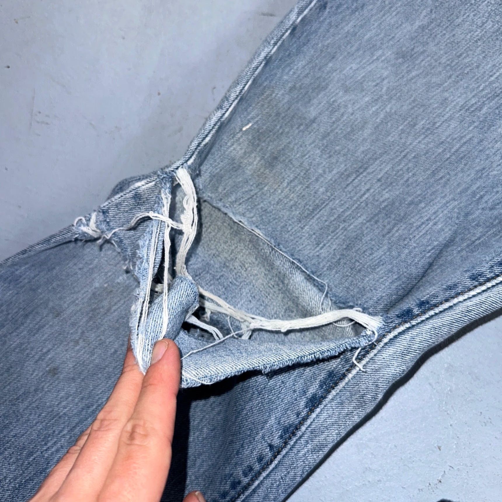 Levi's VINTAGE Levi's 501 Jeans Men 36x34 Straight Leg Light Wash 90s Classic Cotton Denim Size US 36 / EU 52 - 7 Thumbnail