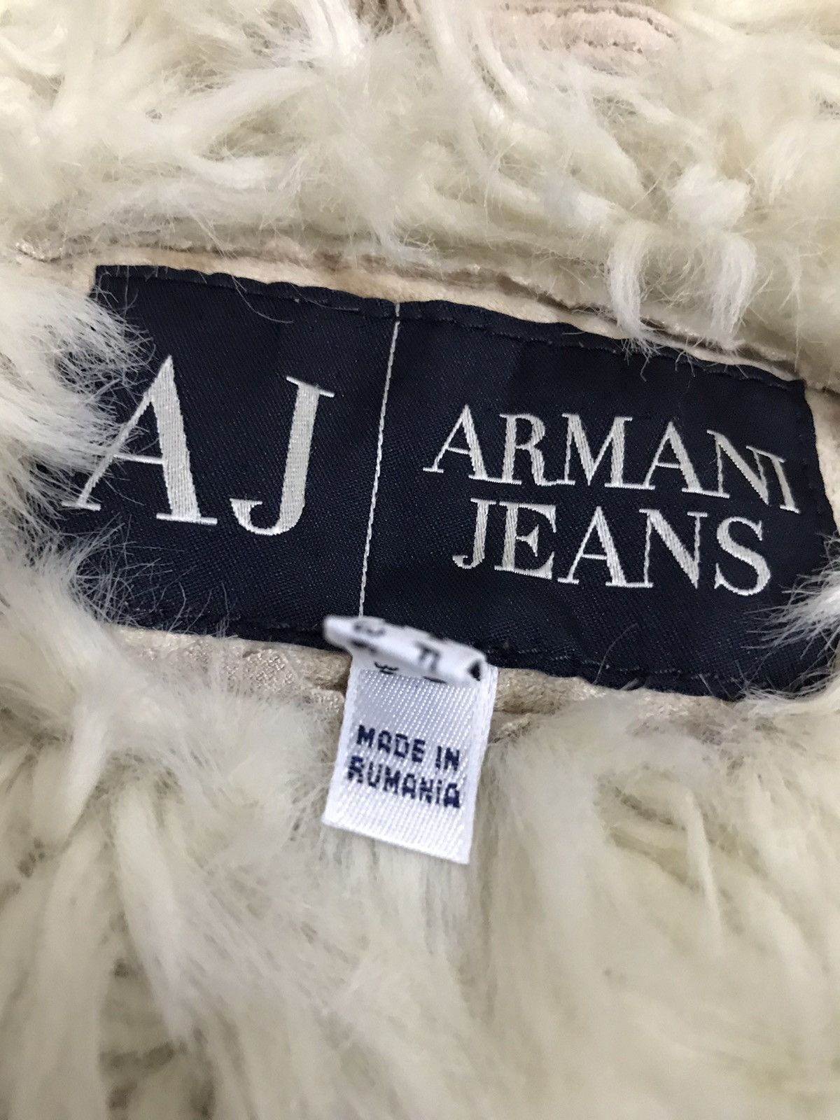 Armani Vintage Armani Suede Leather jacket With Faux Fur Collar Size S / US 4 / IT 40 - 8 Thumbnail