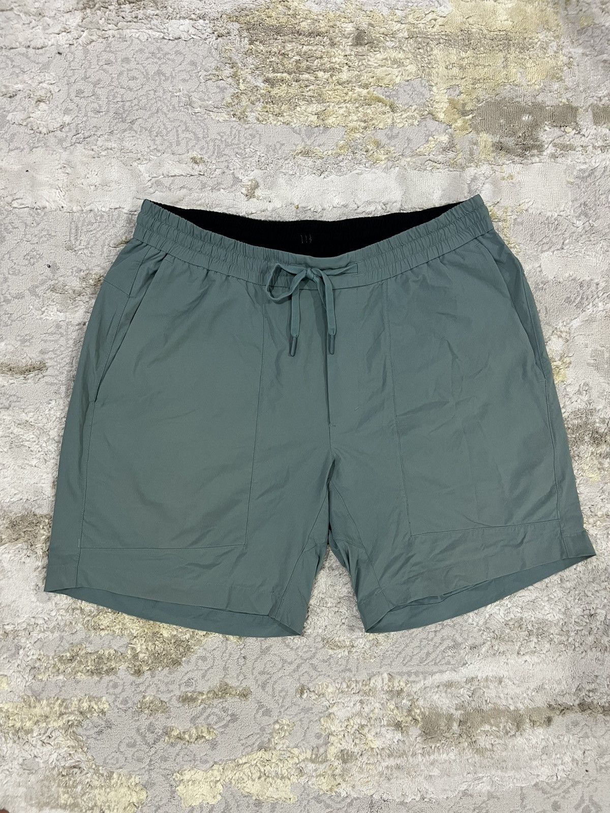 Lululemon LULULEMON License to Train Linerless Shorts 7" X-Large Pants Size US 34 / EU 50 - 2 Thumbnail