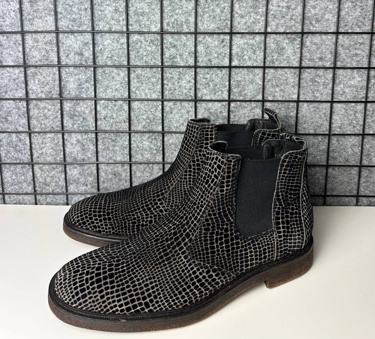 Leather Lloyd Chelsea Leather Boots size us 8 1/2 Size US 8.5 / EU 41-42 - 1 Thumbnail