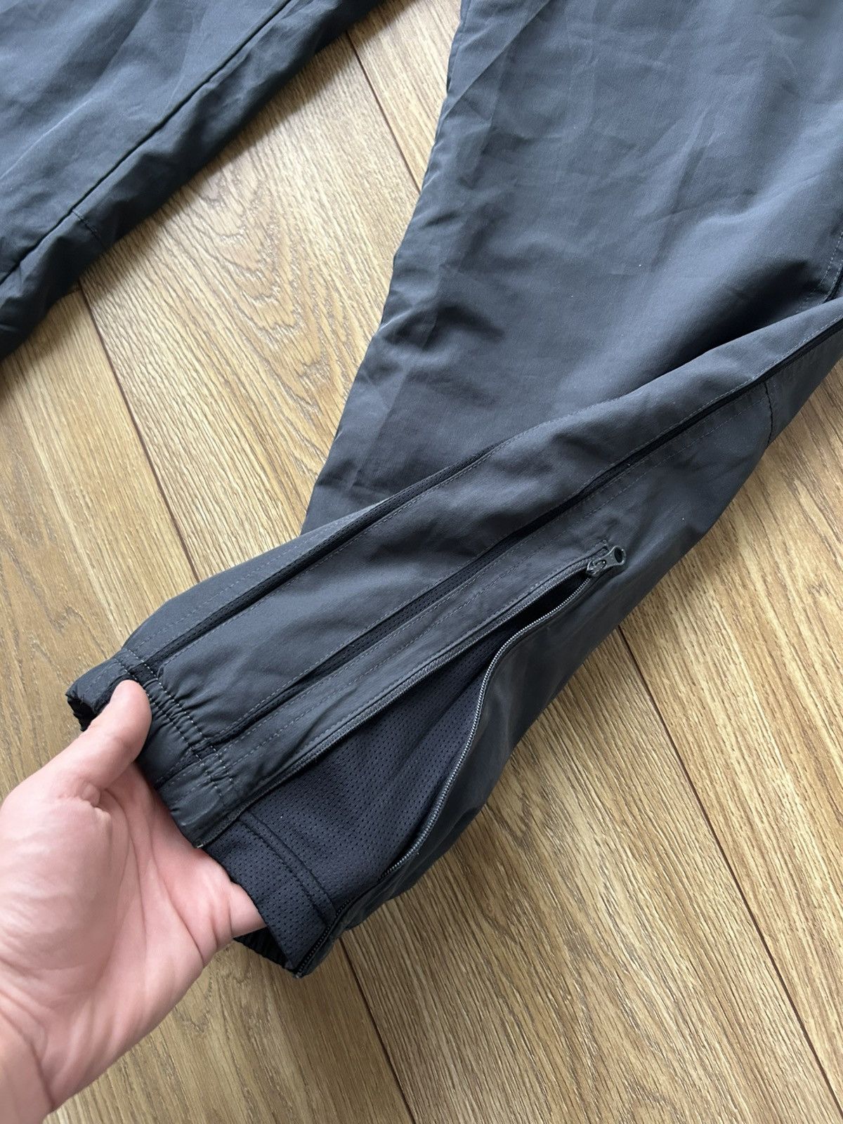 Nike Vintage y2k nike track pants nylon pants Size US 34 / EU 50 - 3 Thumbnail