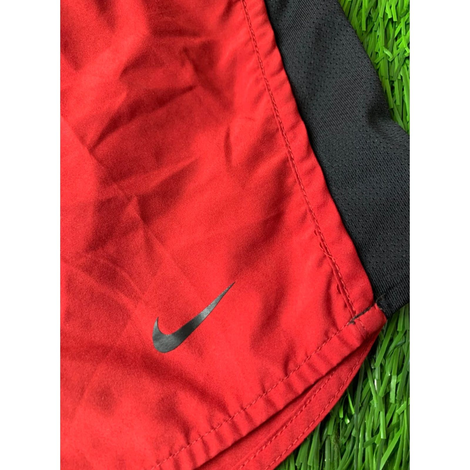 Nike Nike Dri-FIT Training Shorts Women M Floral Red Navy XS? Size 32" / US 10 / IT 46 - 2 Thumbnail