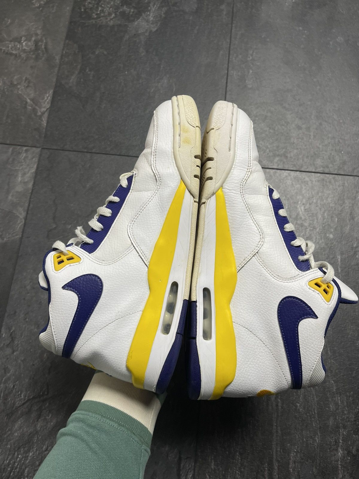 Vintage Nike Flight Legacy Lakers Size US 10 / EU 43 - 11 Thumbnail