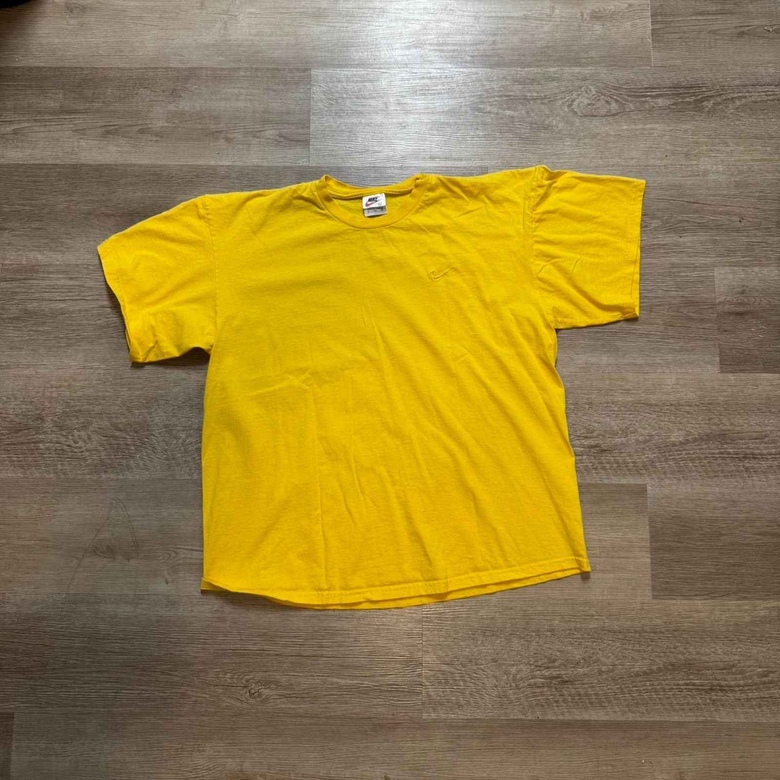 Nike Vintage yellow nike swoosh oversized shirt XL Size US XL / EU 56 / 4 - 4 Thumbnail